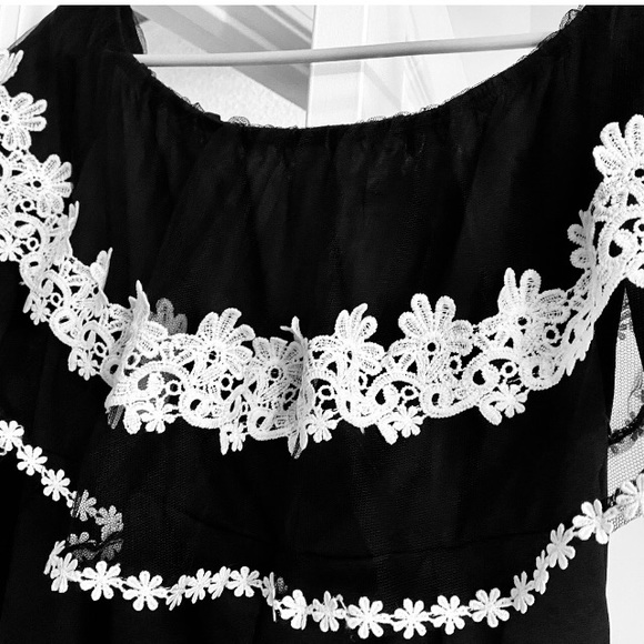 Pantsuit Black & White Off The Shoulder - Picture 2 of 9